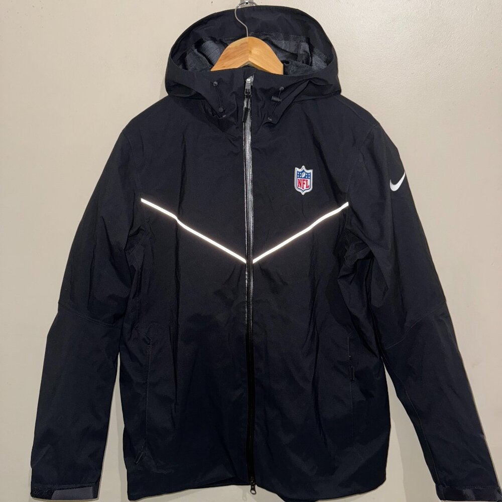 Nike NFL Shield Football On-Field Team Issue Rain Jacket Raincoat Mens M USA NEW